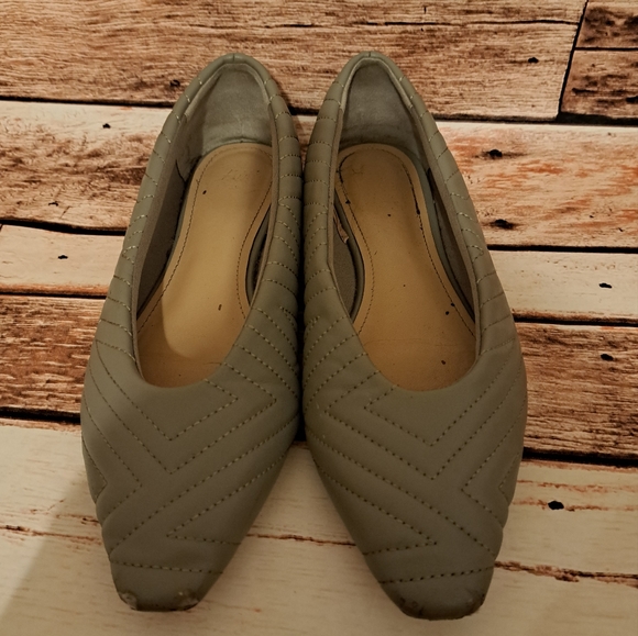 H&M sage green quilted flats - Picture 3 of 8